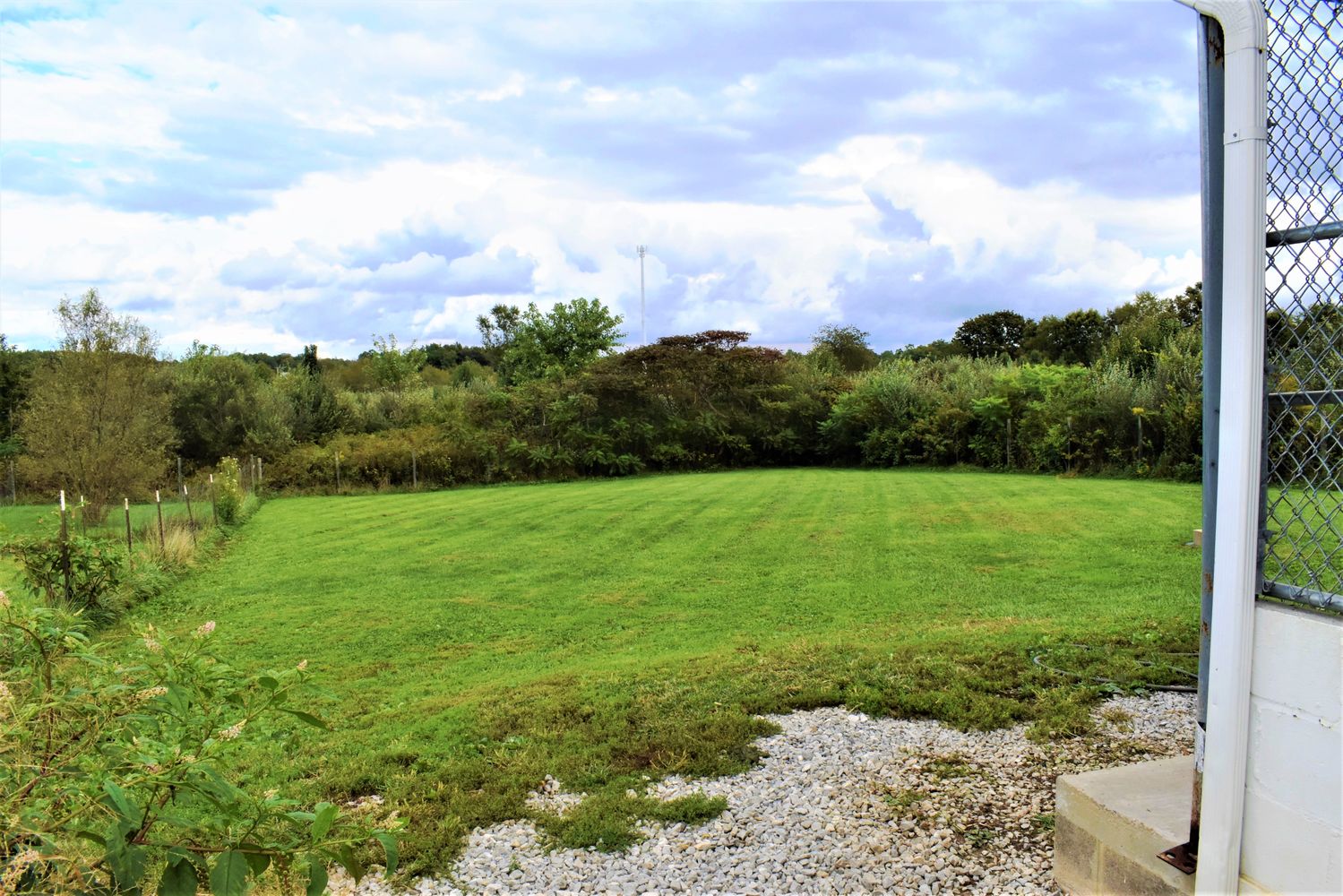 Bed & Biscuit: 153 Fence Ln, Crossville, TN 38571